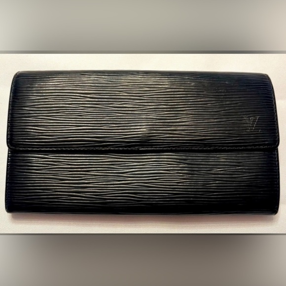 *FREE SHIPPING* Louis Vuitton Epi Sarah Wallet *Professionally Repainted* - Picture 1 of 14